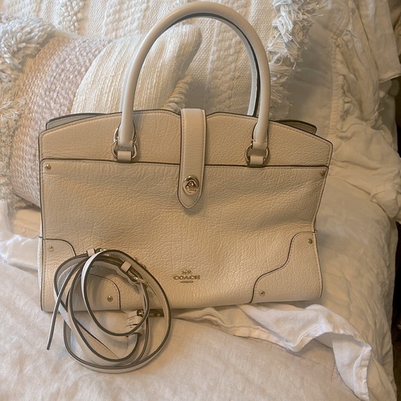 LIKE NEW! USED VERY BRIEFLY. VANILLA COLORED COACH BAG - Picture 2 of 9